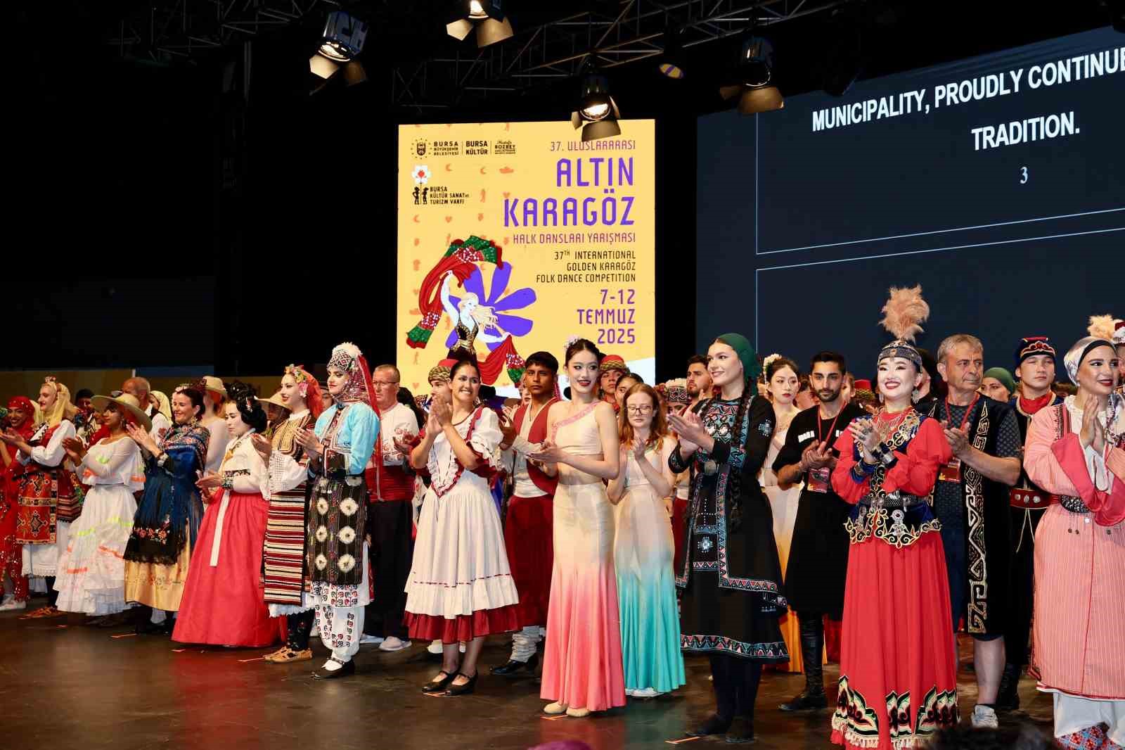 Altın Karagöz Halk Dansları heyecanı Bursa’yı sardı