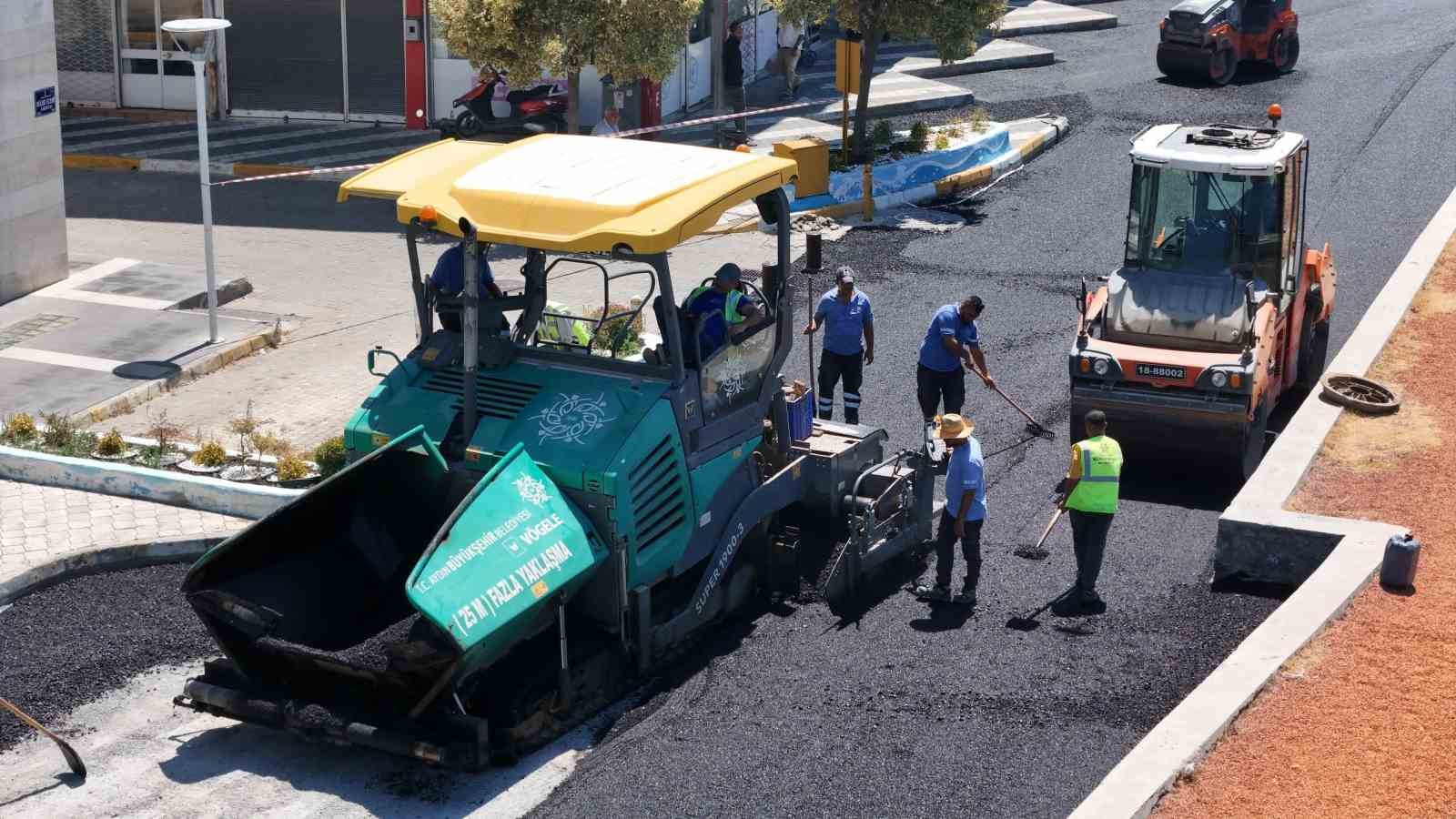 Büyükşehir’in Söke’de yol çalışmaları sürüyor