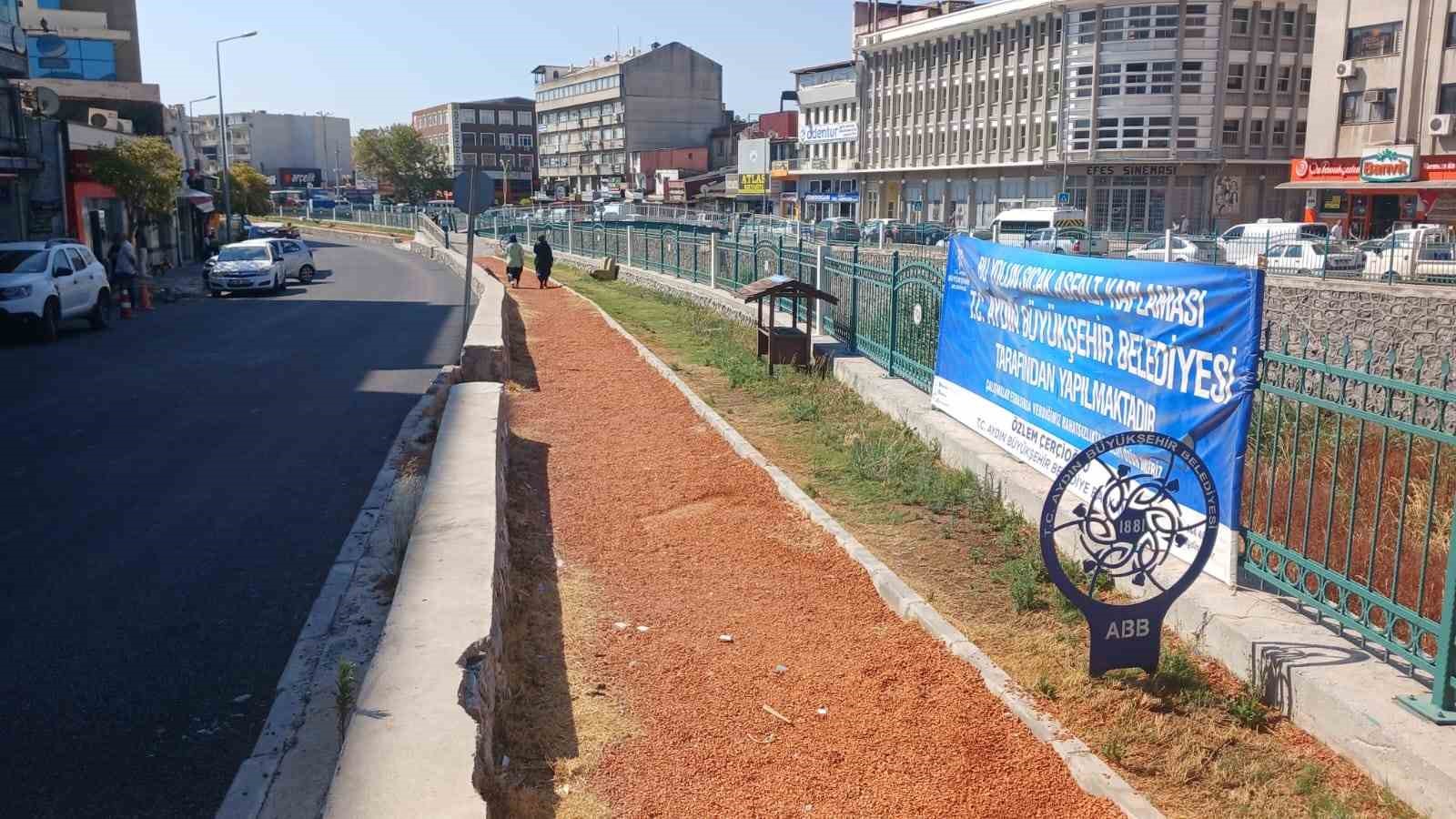 Büyükşehir’in Söke’de yol çalışmaları sürüyor