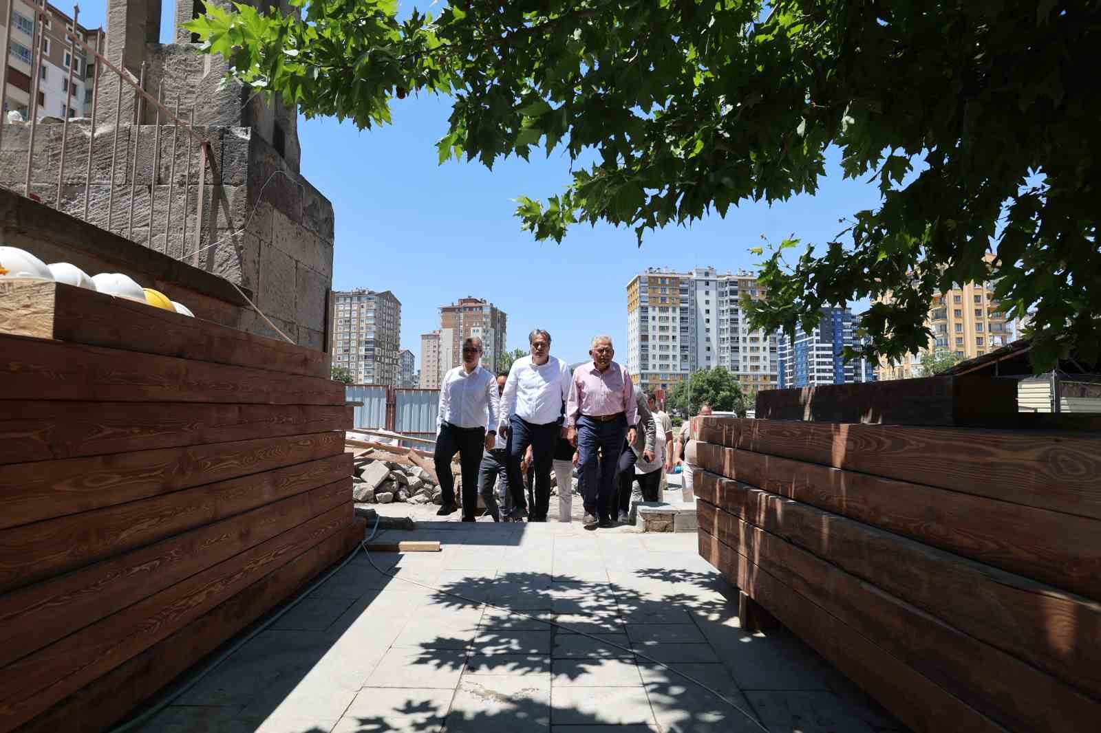 Başkan Büyükkılıç, Tasmakıran Camii’ndeki restorasyon çalışmalarını inceledi