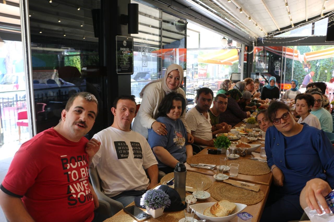 Engelsiz yaz atölyelerinde sıcak buluşma