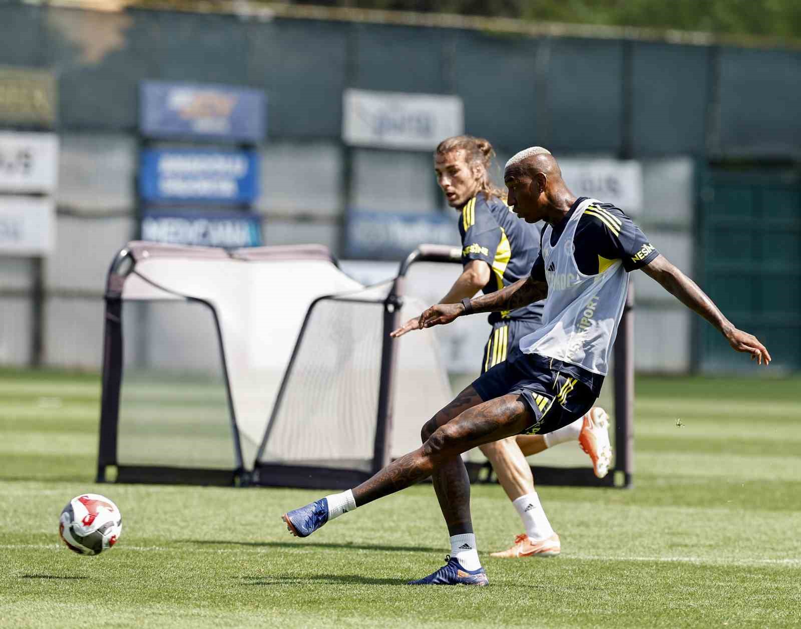 Fenerbahçe’de Başkan Ali Koç, antrenmanı takip etti