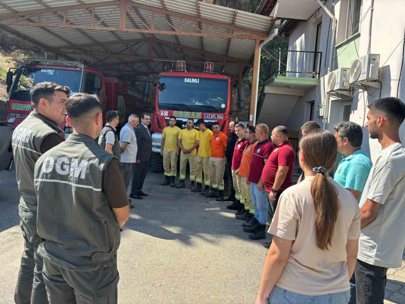 Salihli Kaymakamı G&uuml;ldoğan, ateş savaş&ccedil;ılarını unutmadı
