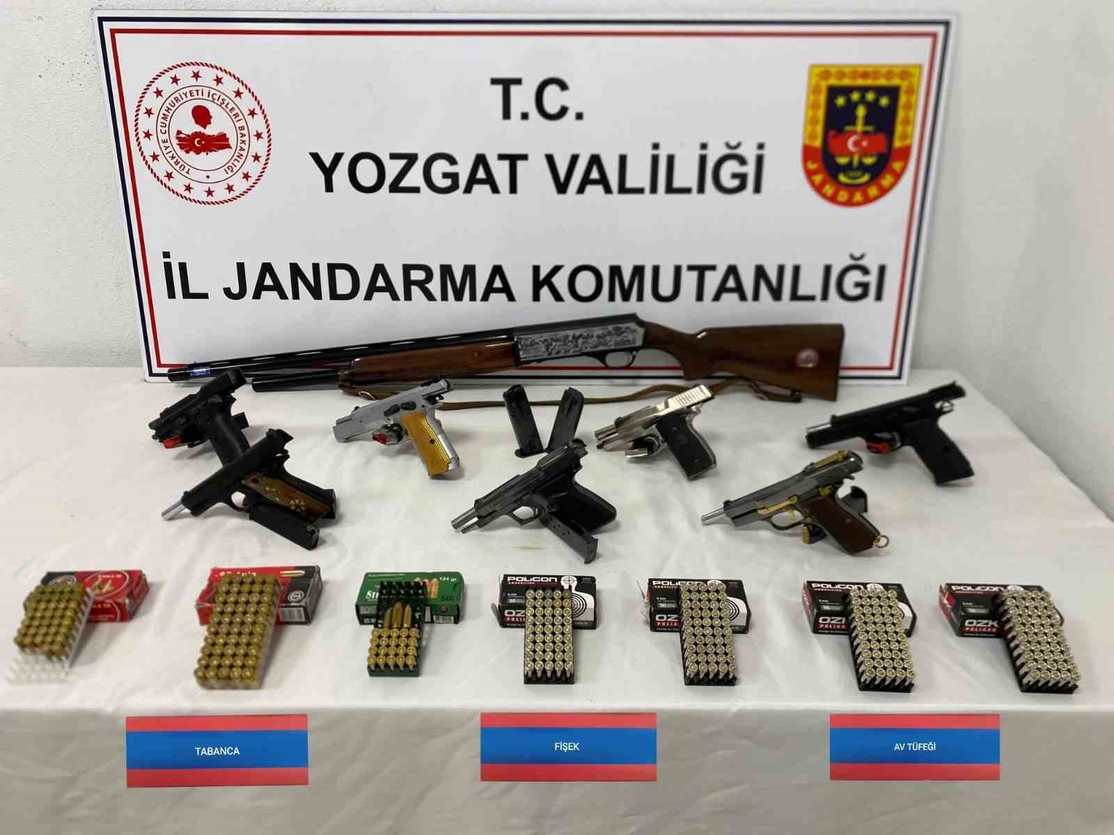 Evin bahçesinden cephanelik çıktı