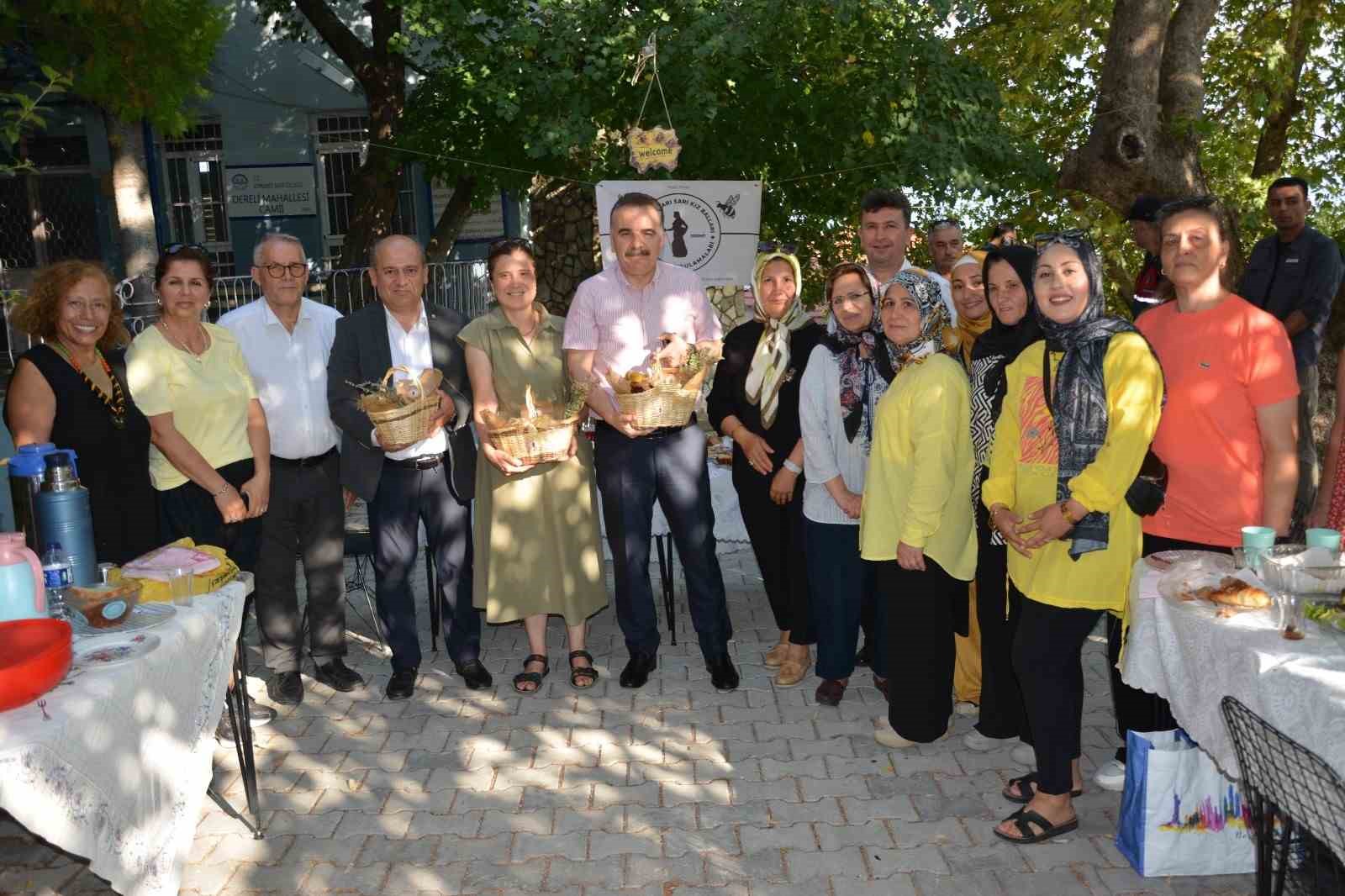 Kaymakam Odabaş, Dereli K&ouml;y&uuml;&rsquo;ndeki bal sağım etkinliğine katıldı
