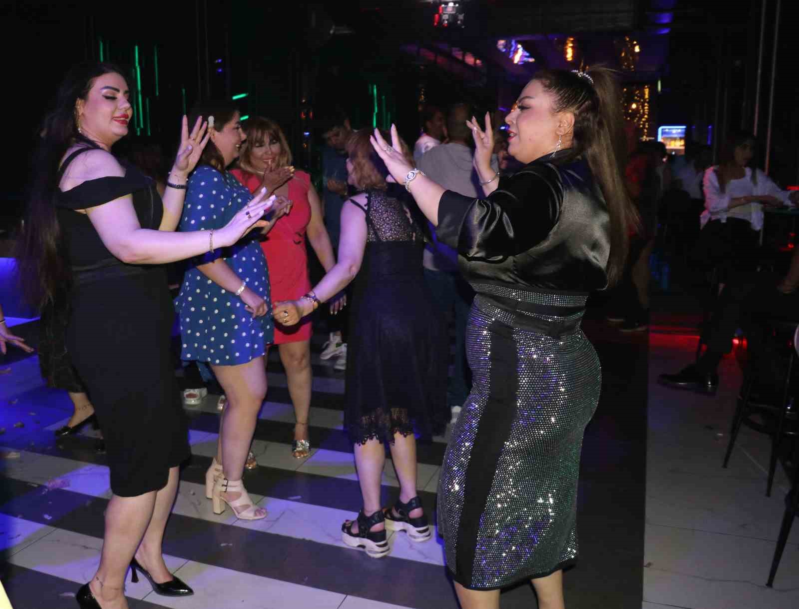 İranlılar Van&rsquo;da eğlenmeye devam ediyor
