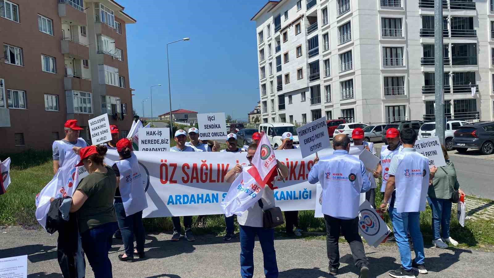 Ardahan’da işçiler basın açıklaması yaptı