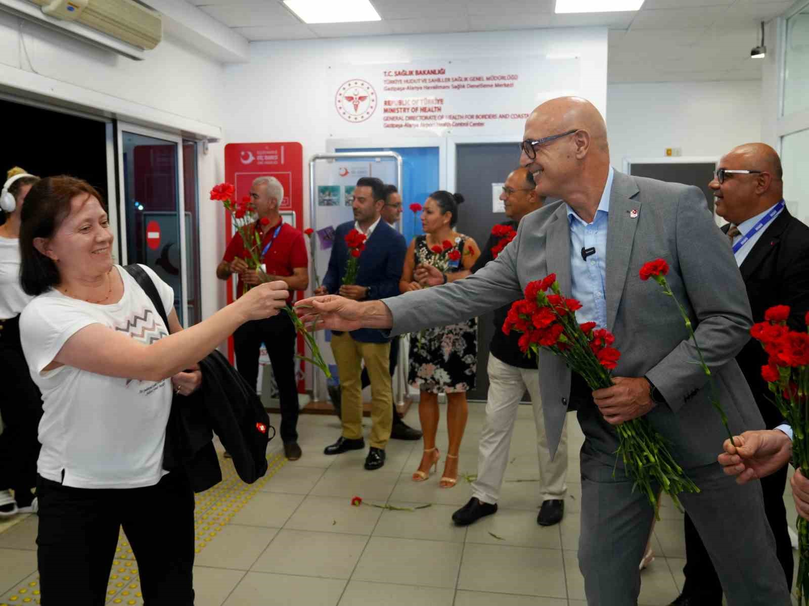 Amsterdam&rsquo;dan Gazipaşa-Alanya Havalimanı&rsquo;na ilk u&ccedil;uş ger&ccedil;ekleştirildi
