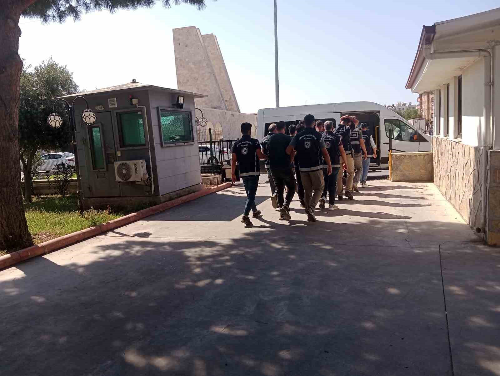 Didim&rsquo;de g&ouml;&ccedil;men ka&ccedil;aklığı operasyonu: "5 organizat&ouml;r yakalandı"
