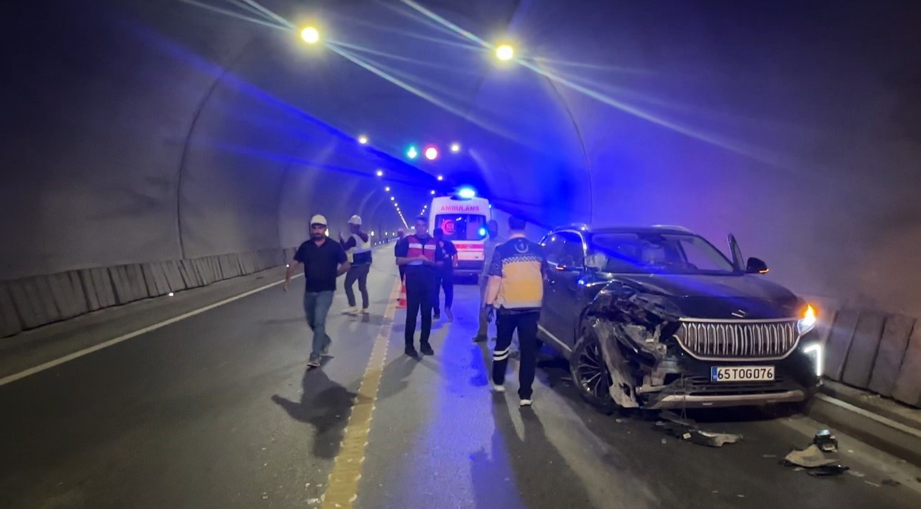 TOGG, G&uuml;zeldere T&uuml;neli&rsquo;nde kaza yaptı
