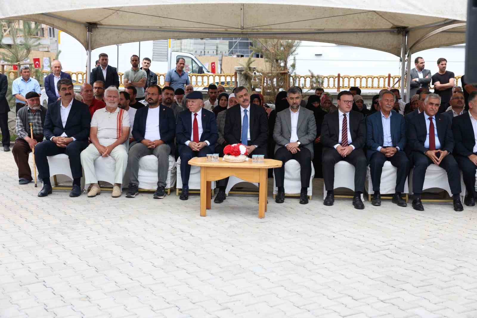 Feyzullah Sara&ccedil; Cami ibadete a&ccedil;ıldı
