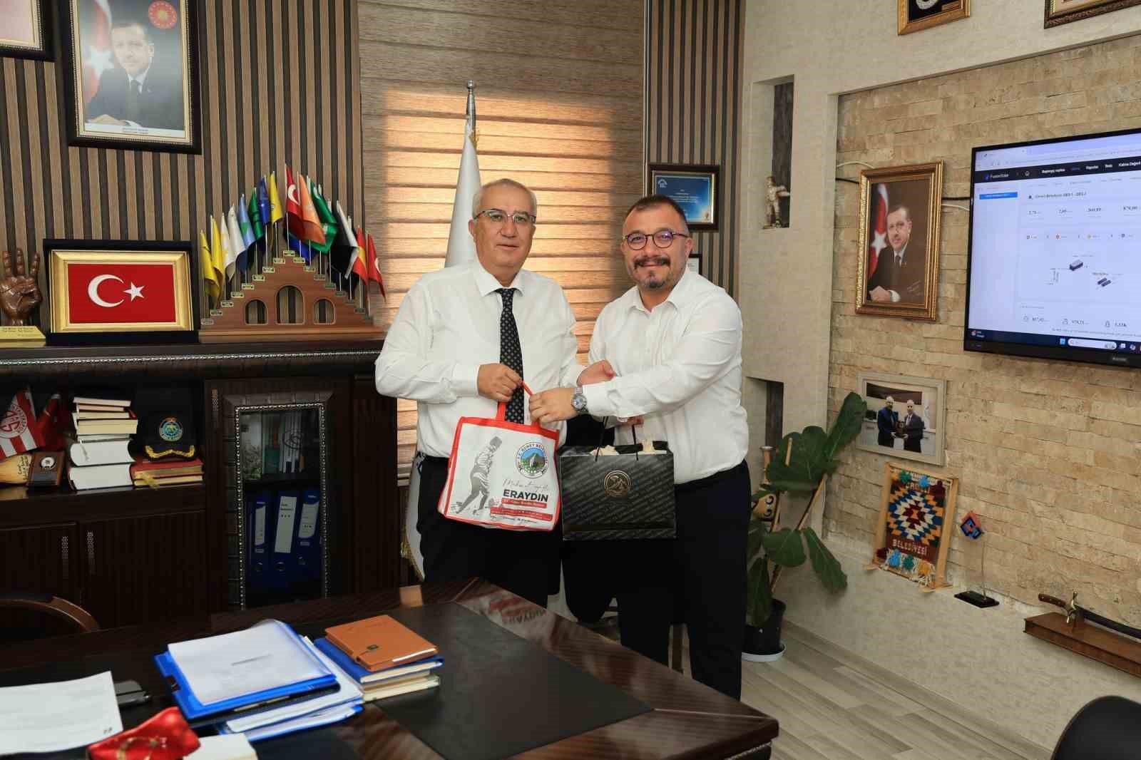 CHP&rsquo;li başkanlardan AK Partili Başkan Arslan&rsquo;a tebrik ziyareti
