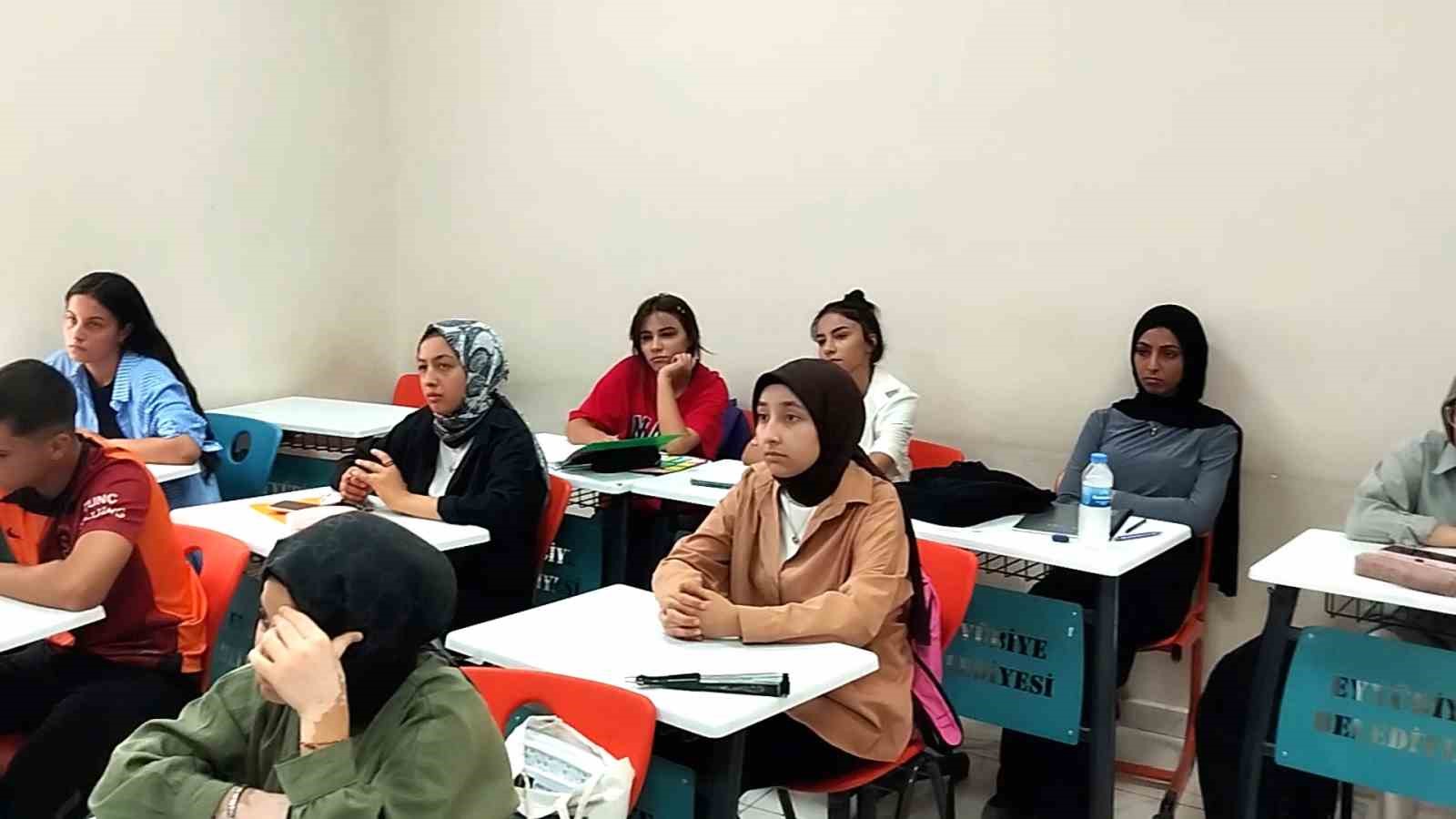 Süleymanşah Gençlik Merkezinde yaz dersleri başladı