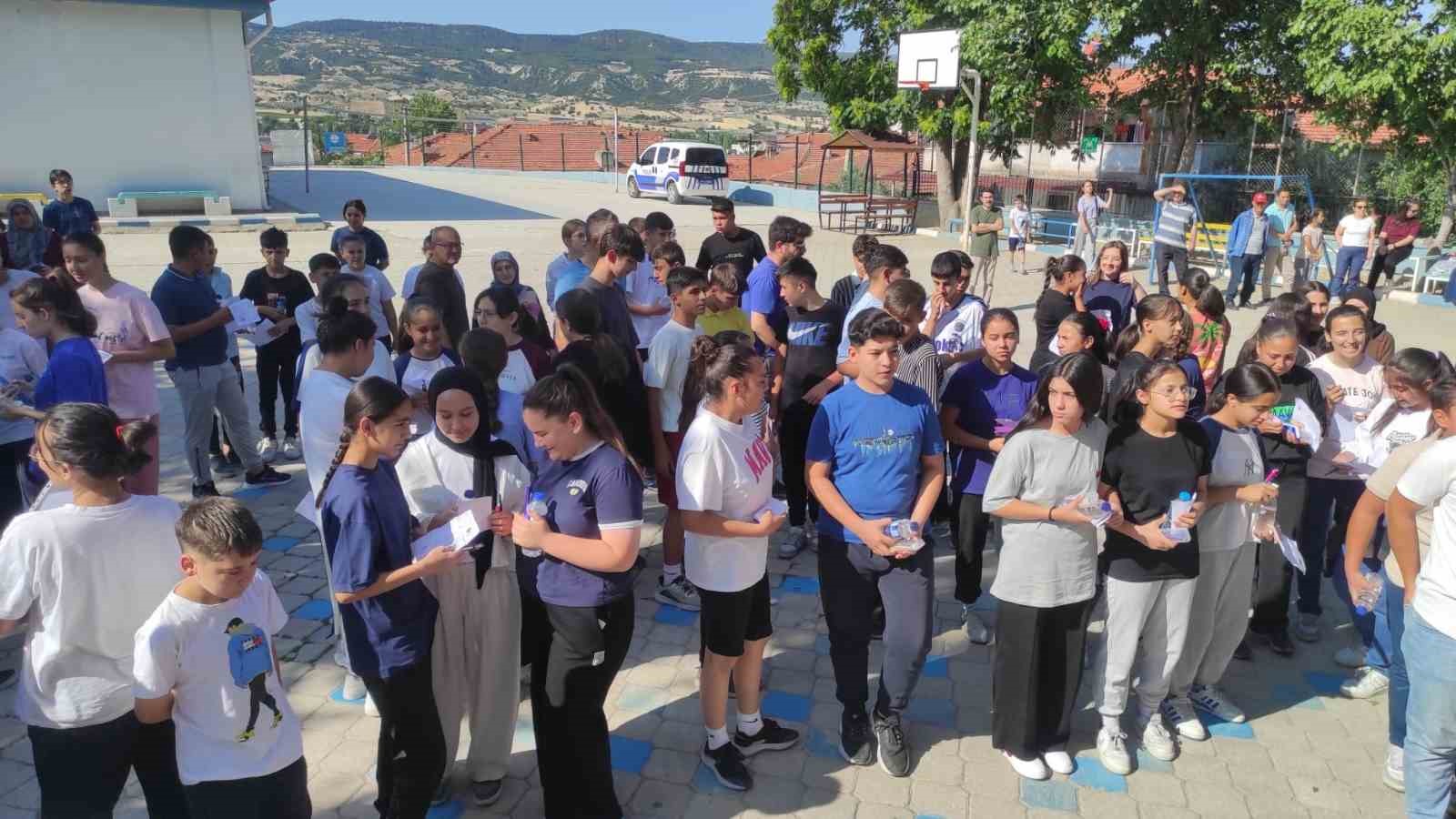 Manisa’da LGS’de birinci olan 8 öğrenciden 3’ü Turgutlu’dan