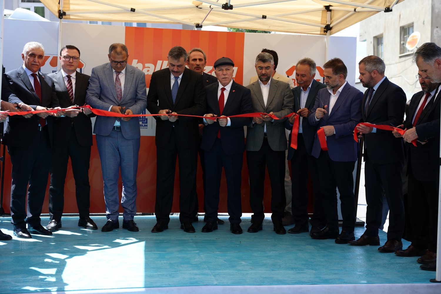 Ucuz ve ekonomik alışverişin adresi halk pazarı d&ouml;rd&uuml;nc&uuml; şubesini sanayide a&ccedil;tı
