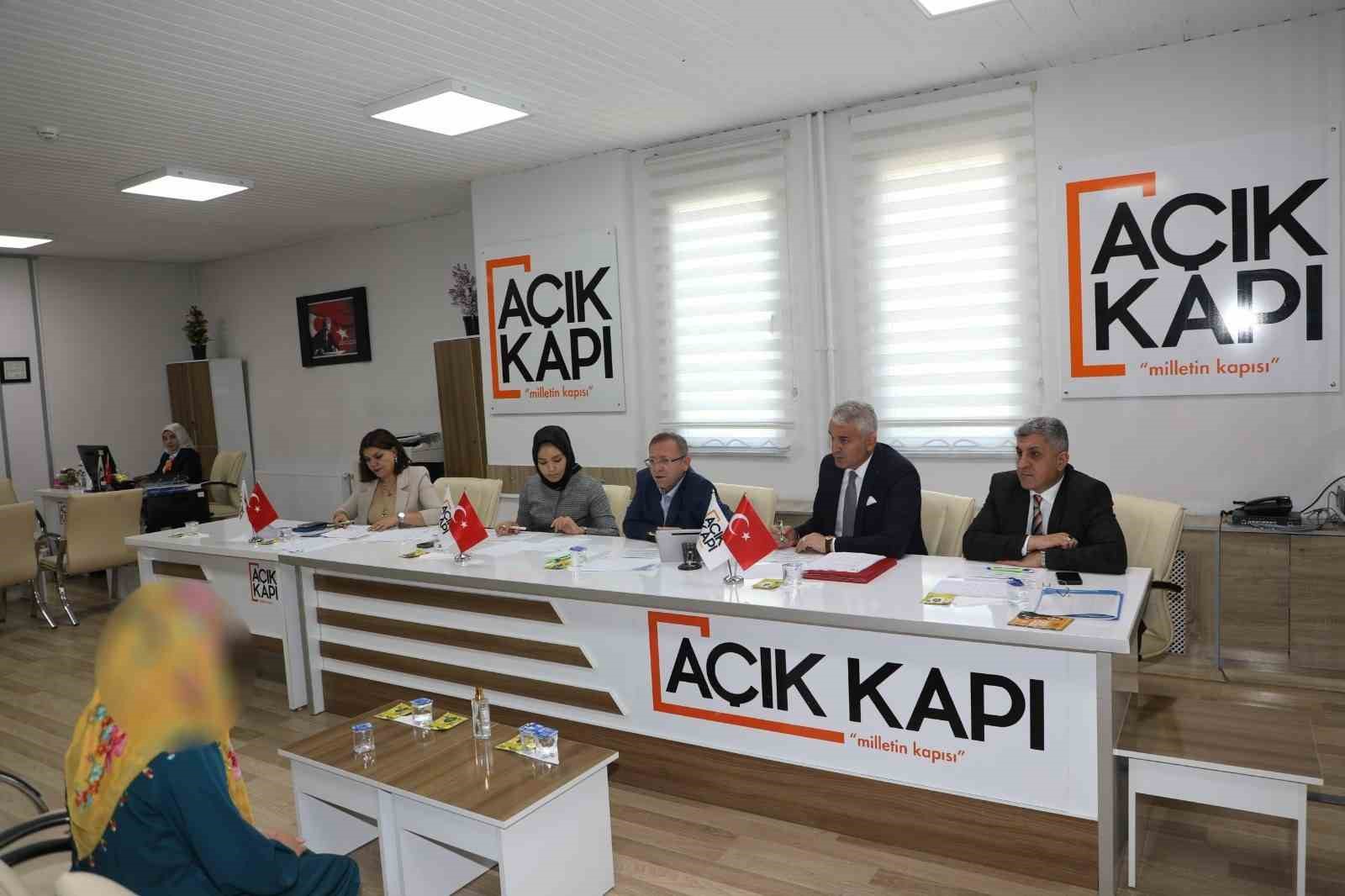 Vali Ziya Polat, Halk Günü Toplantısı’nda vatandaşları dinlendi