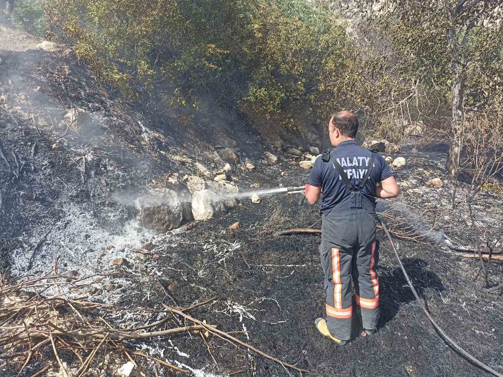 Darende’de bahçe yangını