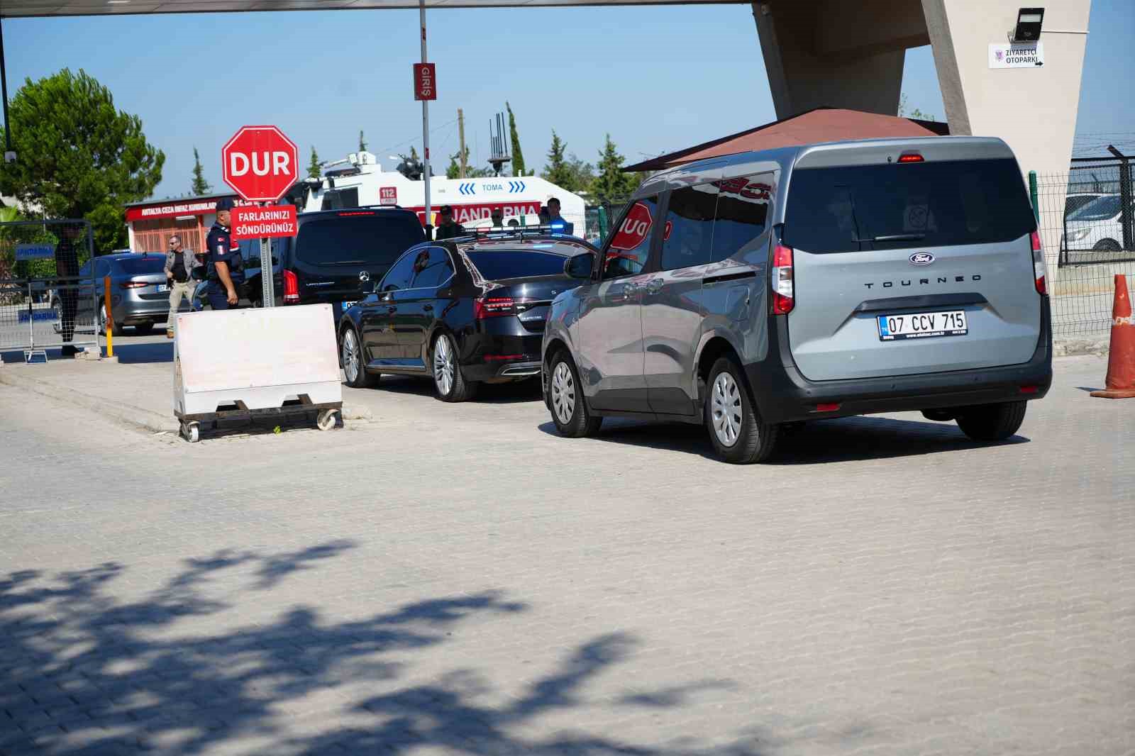 CHP Genel Başkanı &Ouml;zel&rsquo;den Antalya&rsquo;da tutuklu bulunan B&ouml;cek&rsquo;e ziyaret
