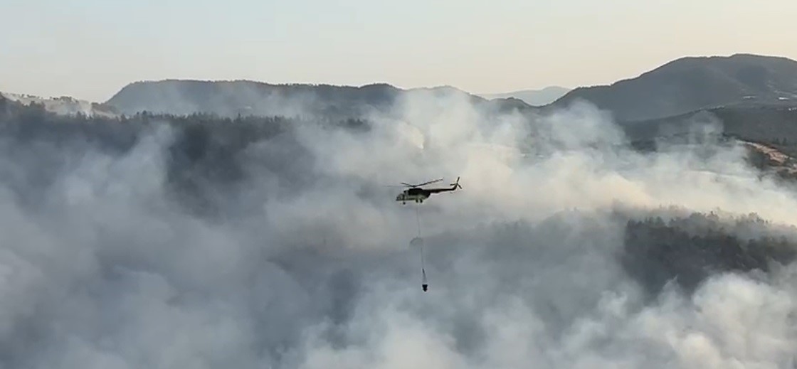 Bursa’da başlayıp Balıkesir’e sıçrayan yangına müdahale sürüyor