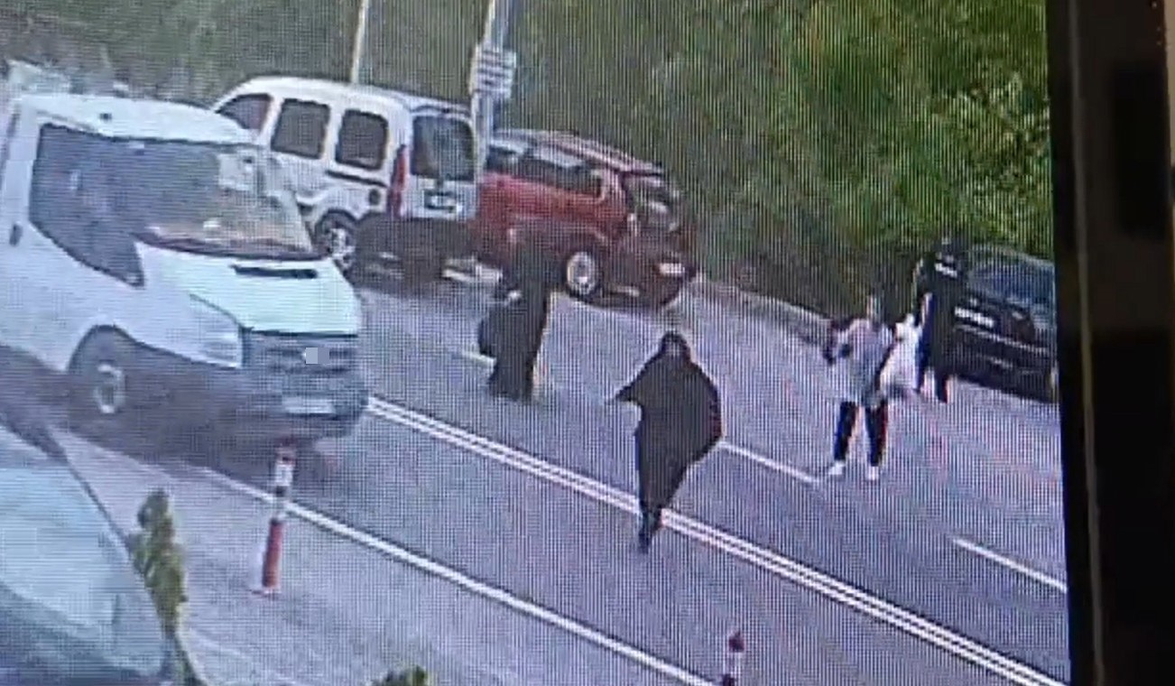 Gümüşhane’de koşarak karşıya geçen yaşlı kadına kamyonet çarptı
