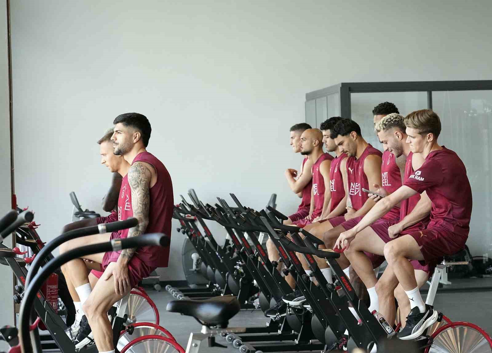 Galatasaray günü çift idmanla tamamladı