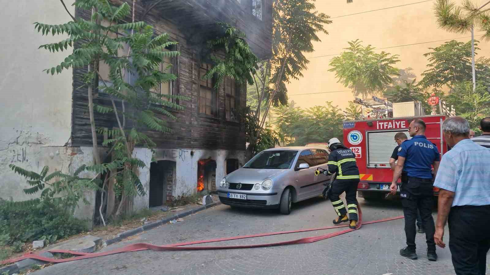 Tekirdağ’da metruk binada yangın