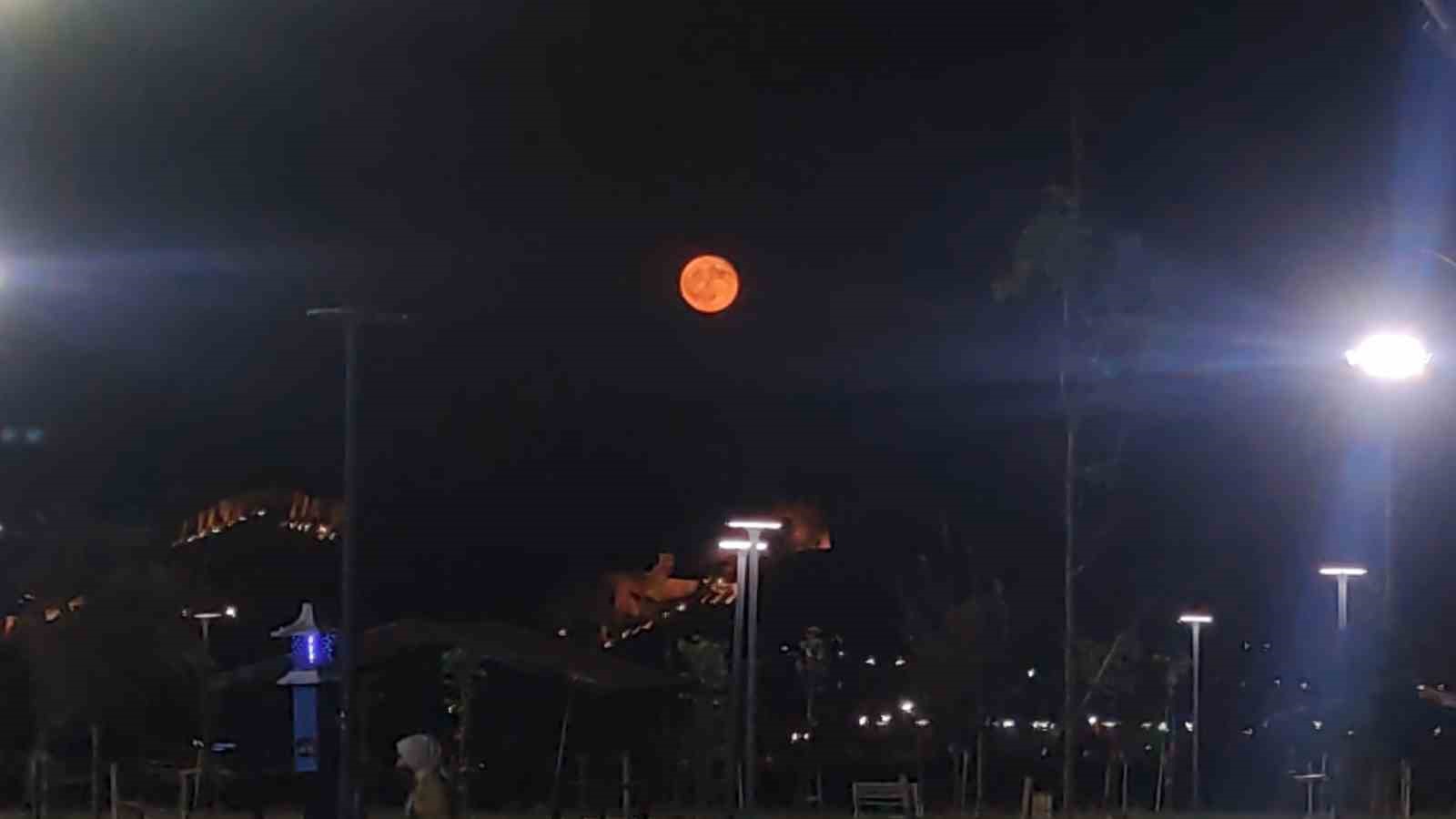 Van Kalesi dolunayda manzarası ile hayran bıraktı
