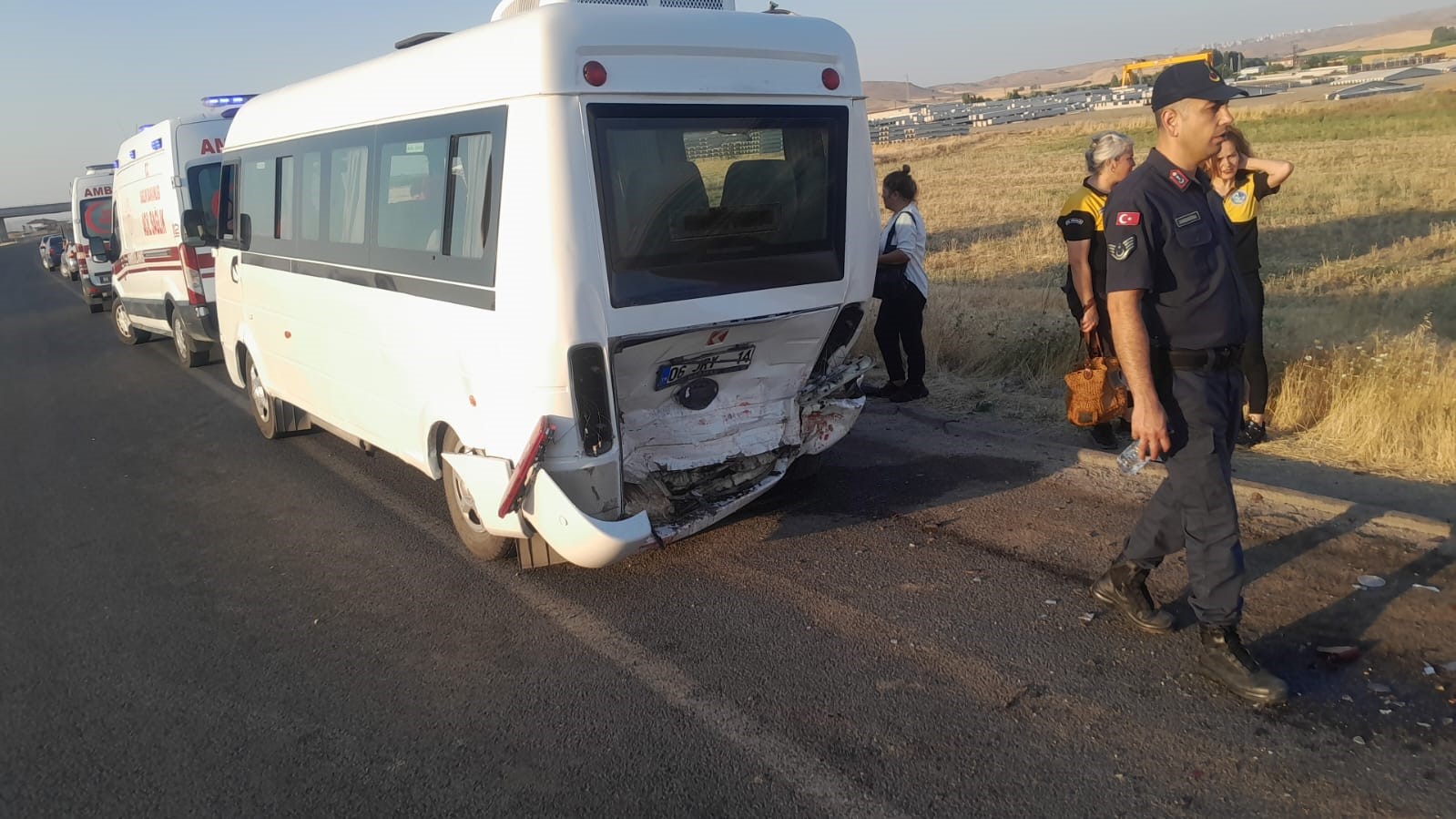 Ankara’da otomobil işçi servisine arkadan çarptı: 1 ölü, 12 yaralı