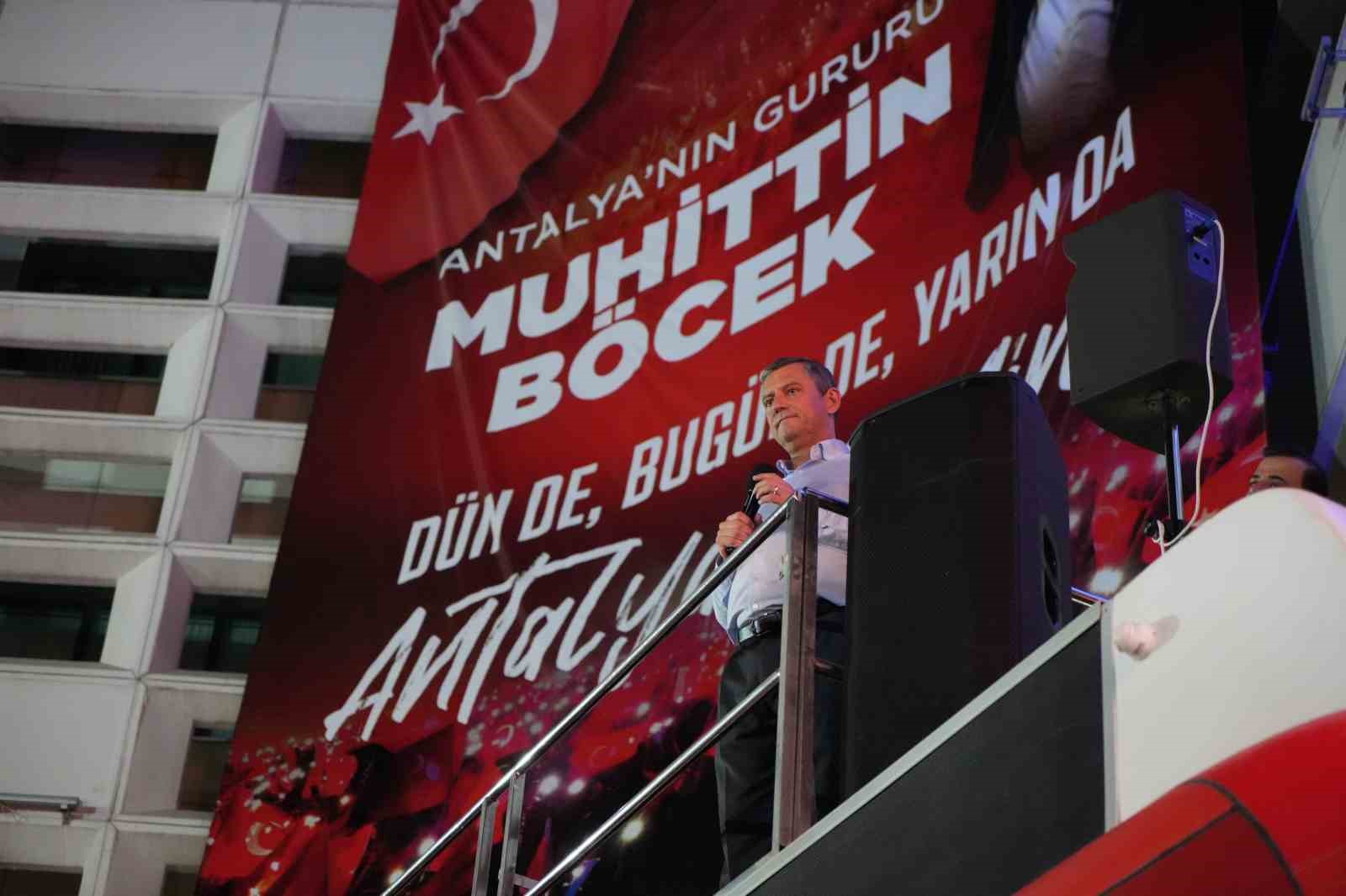 Özgür Özel’den Antalya’da miting