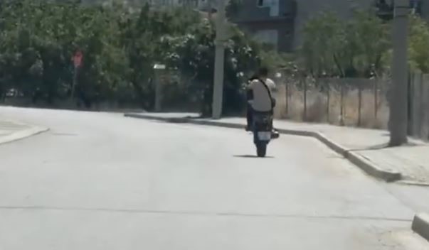 Trafikte akrobatik hareketler yapan motosikletliye 4 bin 153 lira ceza kesildi
