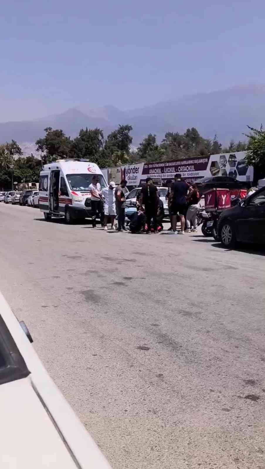 Hatay’da motosikletli kurye kaza yaptı: 1 yaralı