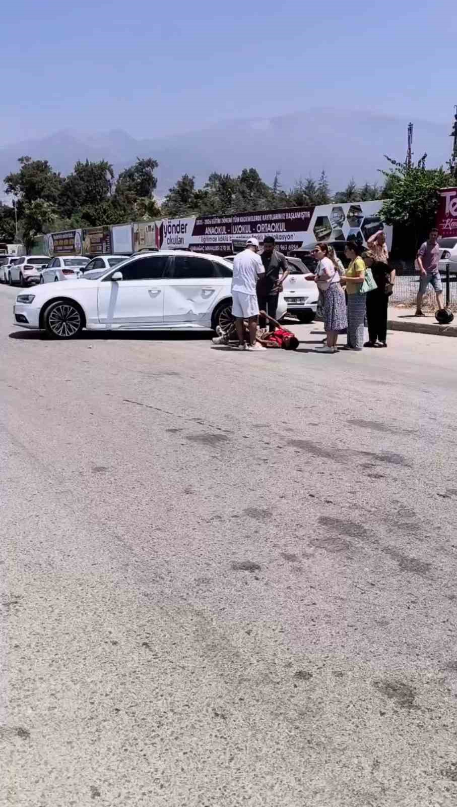 Hatay’da motosikletli kurye kaza yaptı: 1 yaralı
