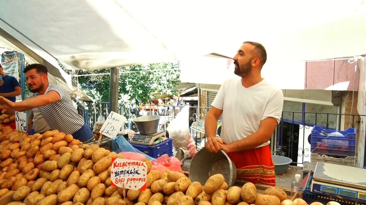 Videoları büyük ilgi gören pazarcılar Demet Akalın ve Sefo’ya seslendi: &quot;Bir araya gelmeyi çok isterdik, pazara davet ediyoruz&quot;