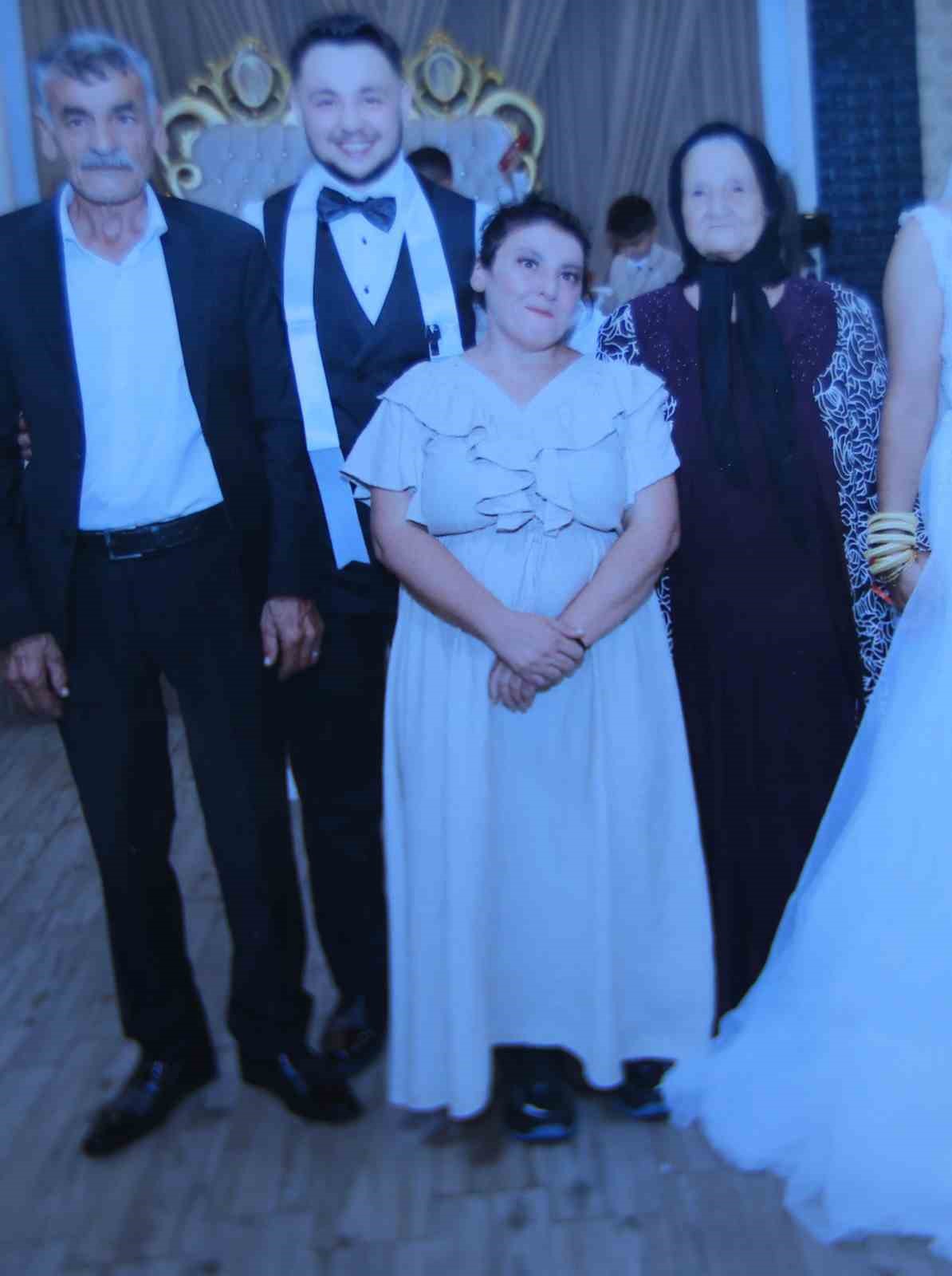 Depremde oğlunu, gelini ve torunlarını kaybeden acılı anne, 12 gündür zihinsel engelli kızından gelecek umutlu haberi bekliyor

