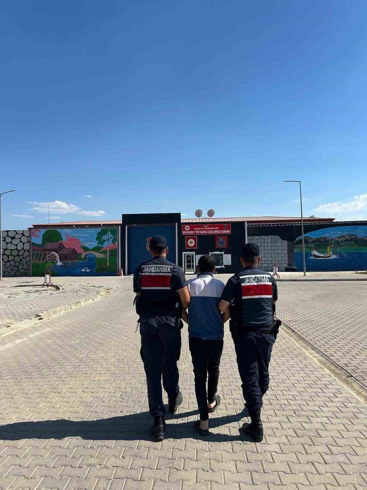 Farklı suçlardan hapis cezalarıyla aranan 9 kişi yakalandı
