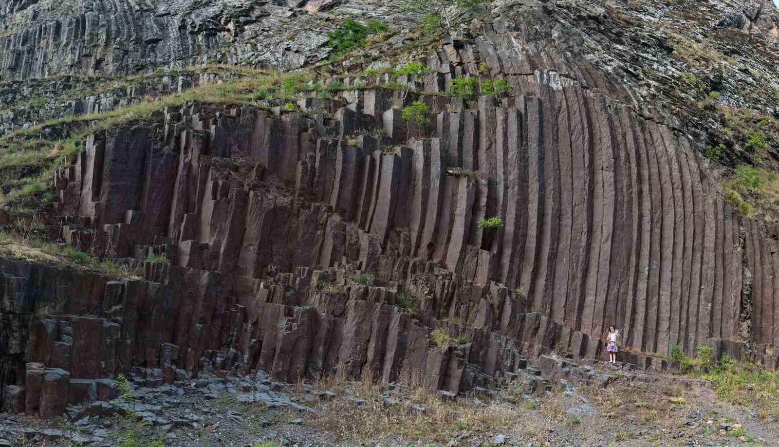 Artvin’deki bazalt kayalıkları ziyaretçi akınına uğruyor