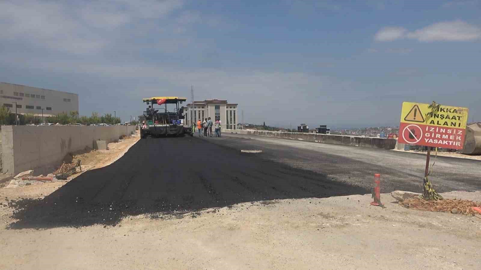 Yalova&rsquo;da hastane yolunun asfaltı atıldı
