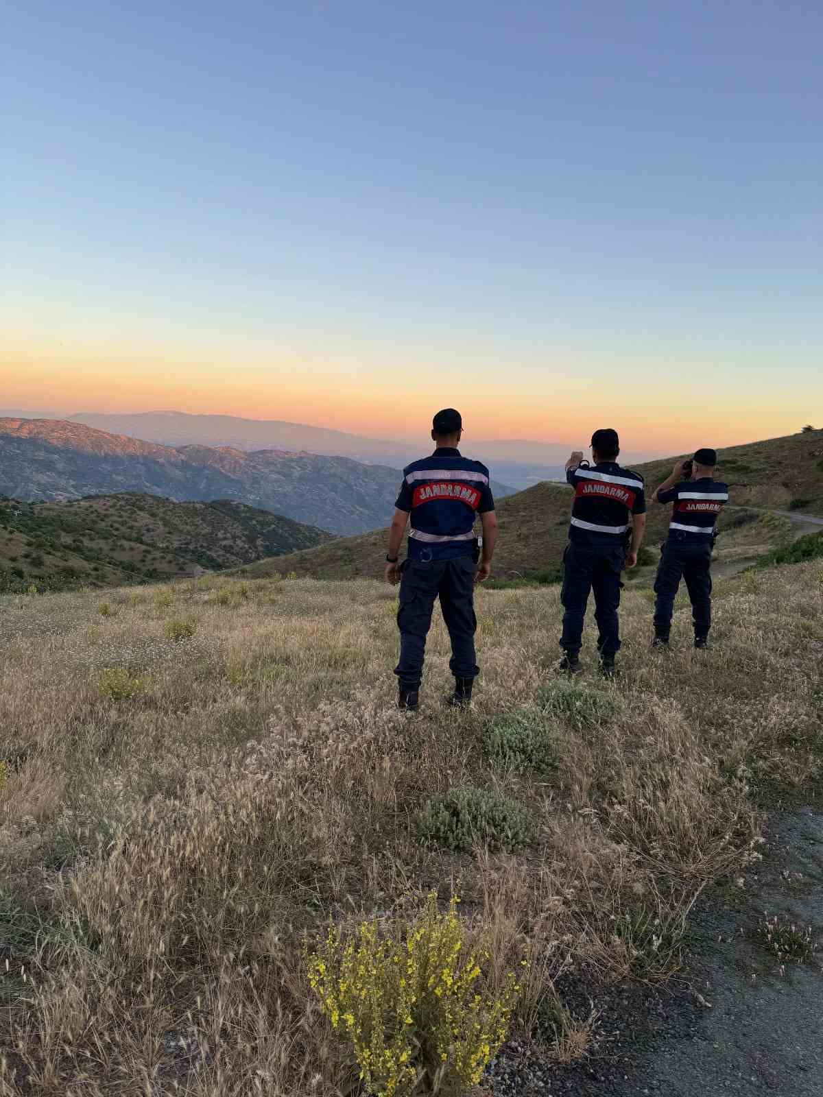 Jandarmanın &lsquo;orman&rsquo; n&ouml;beti aralıksız devam ediyor
