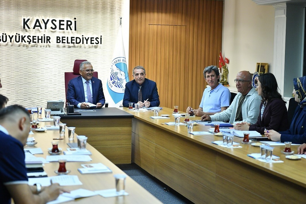 Başkan B&uuml;y&uuml;kkılı&ccedil;&rsquo;tan 5 il&ccedil;e belediye başkanı ile &lsquo;yatırım&rsquo; zirvesi
