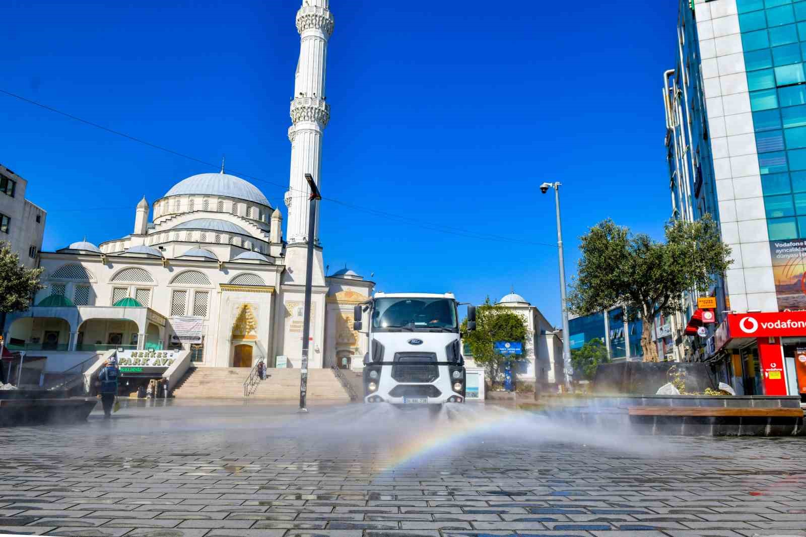 Esenyurt&rsquo;un sokakları pırıl pırıl
