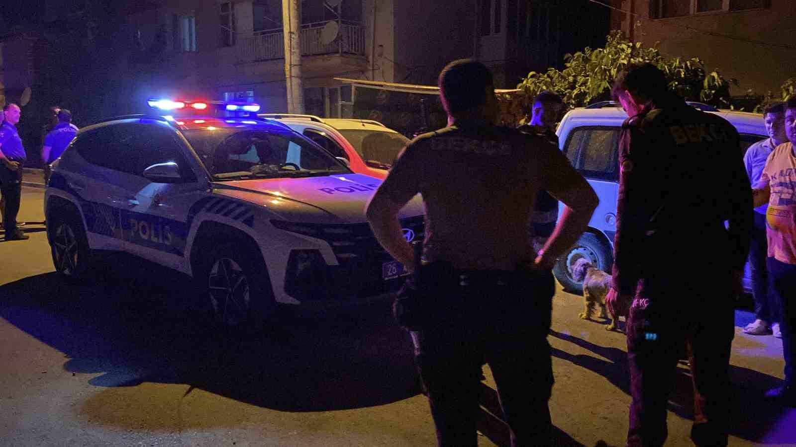 Gece &ccedil;ıkan aile i&ccedil;i kavga mahalleyi ayağa kaldırdı
