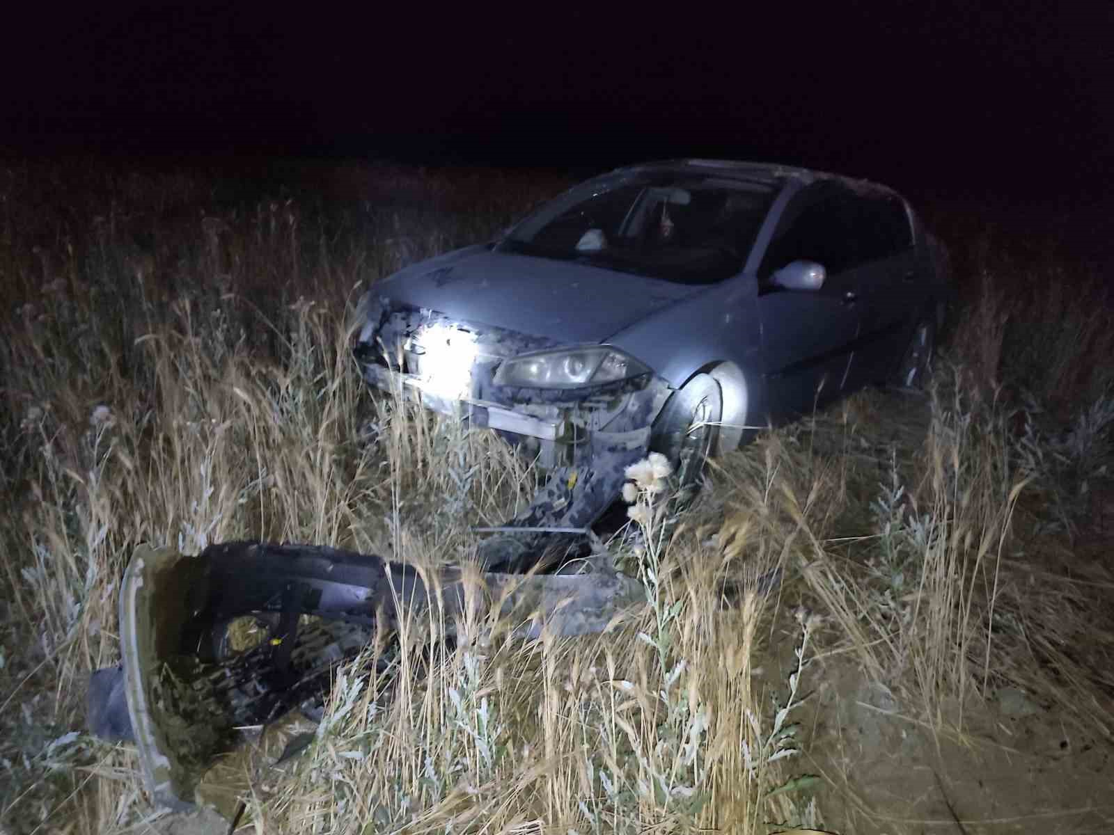 Burdur’da otomobil tarlaya uçtu: 2 yaralı