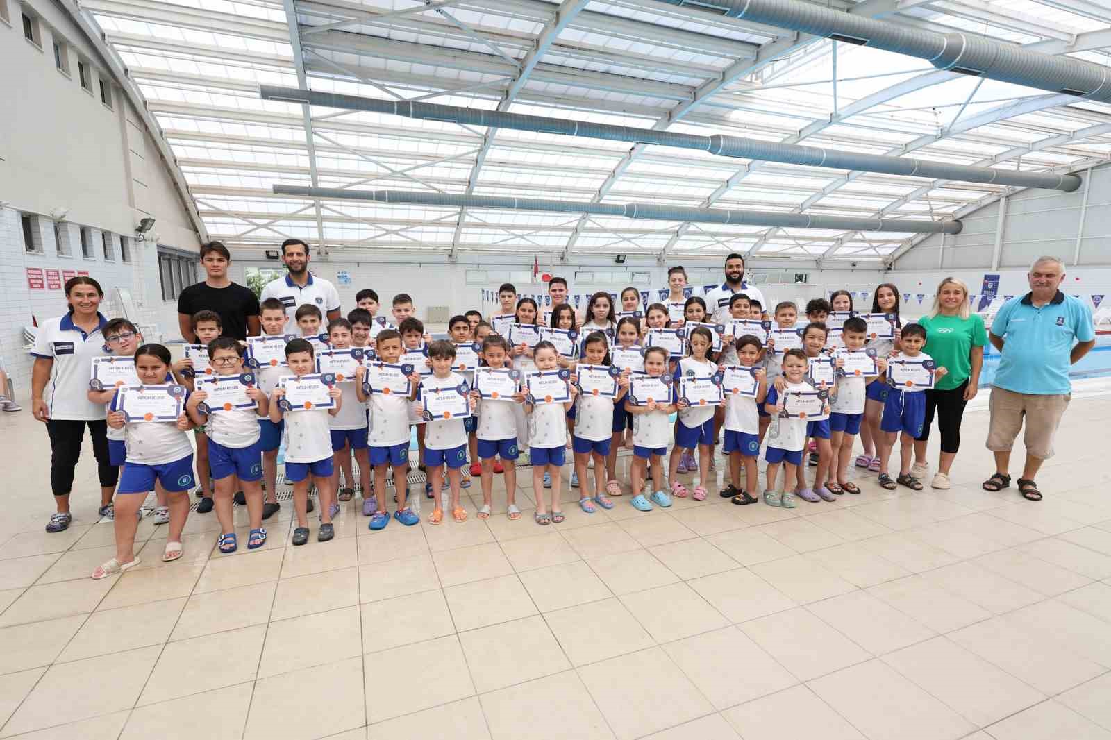 B&uuml;y&uuml;kşehir Yaz Okulları&rsquo;nda minik y&uuml;z&uuml;c&uuml;lerin sertifika heyecanı
