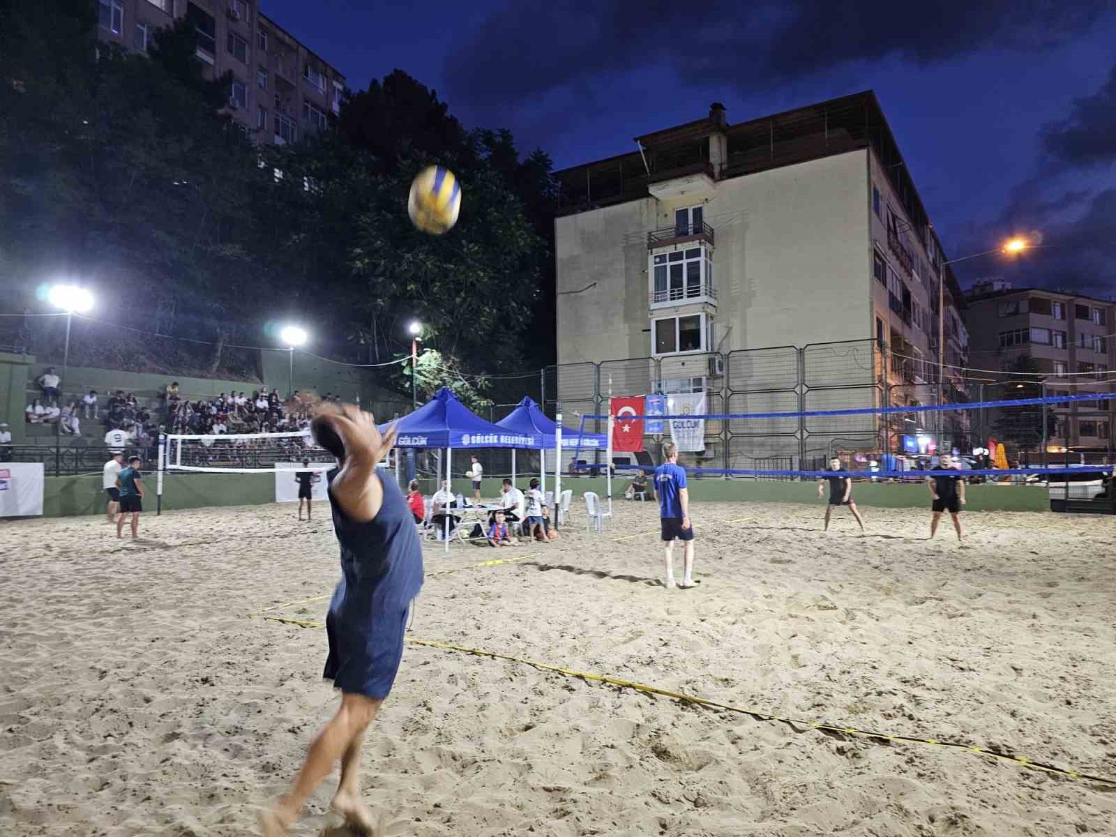 G&ouml;lc&uuml;k&rsquo;te her yıl şenliğe d&ouml;n&uuml;şen turnuva başladı
