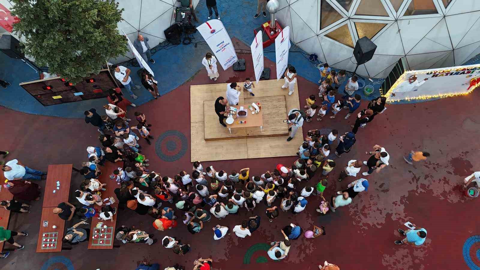 "Bilimsel Oyun Gecesi" çocuklardan yoğun ilgi gördü