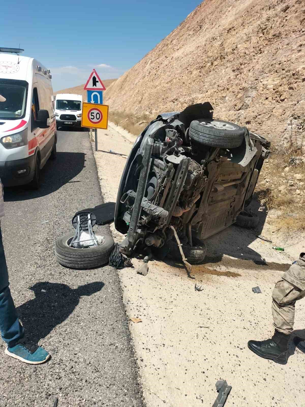 &Ccedil;ınar&rsquo;da 2 ayrı trafik kazası: 6 yaralı
