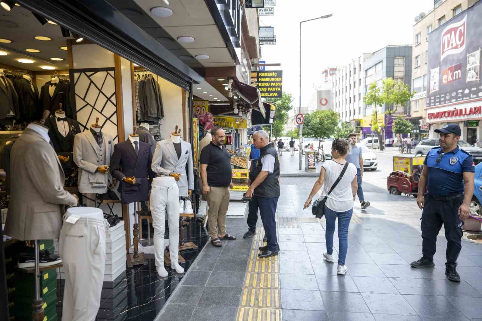 Mersin&rsquo;de kaldırım ve yol işgaline ge&ccedil;it verilmiyor
