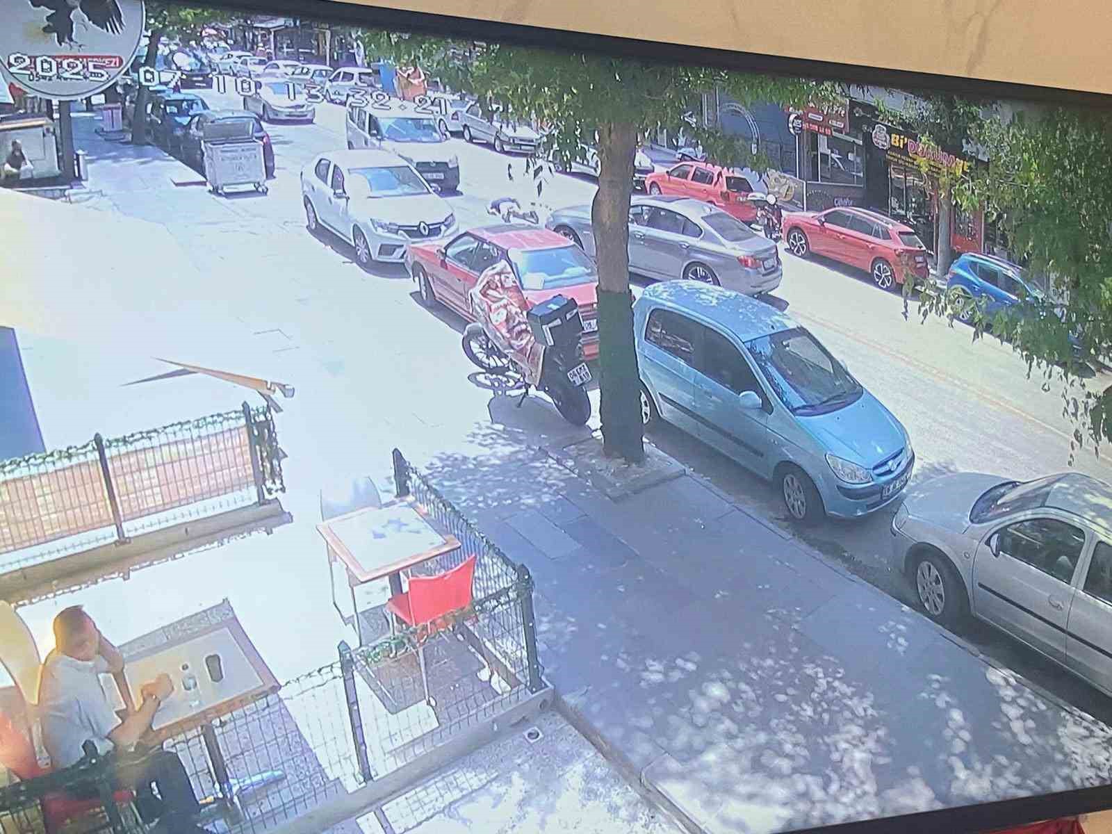 Otomobilin çarptığı yaya havada takla attı