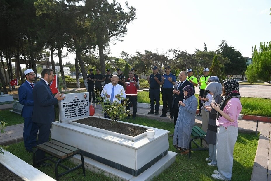 Vali Ustaoğlu&rsquo;ndan 15 Temmuz şehidinin ailesine ziyaret
