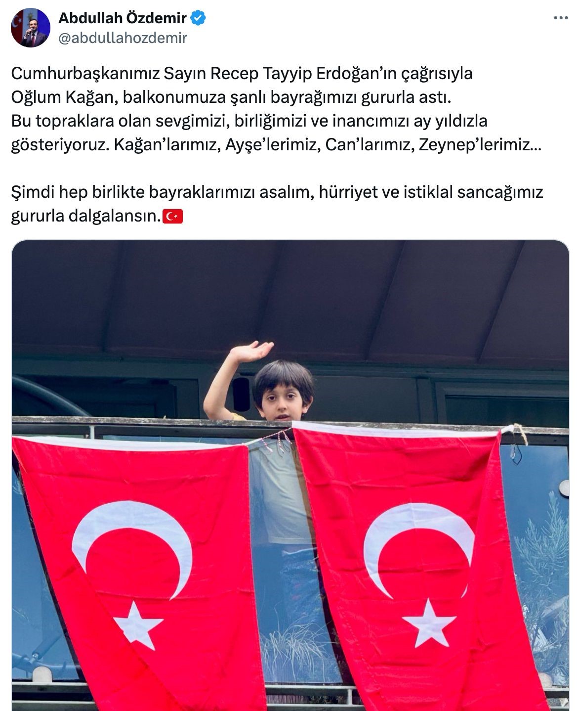 Cumhurbaşkanı Erdoğan&rsquo;ın bayrak &ccedil;ağrısına İstanbul&rsquo;dan yanıt
